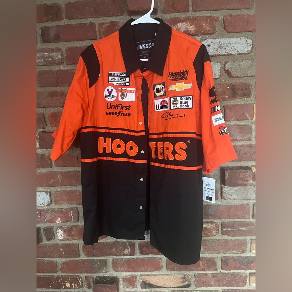Brand new Chase Elliot Hooters Racing Team shirt